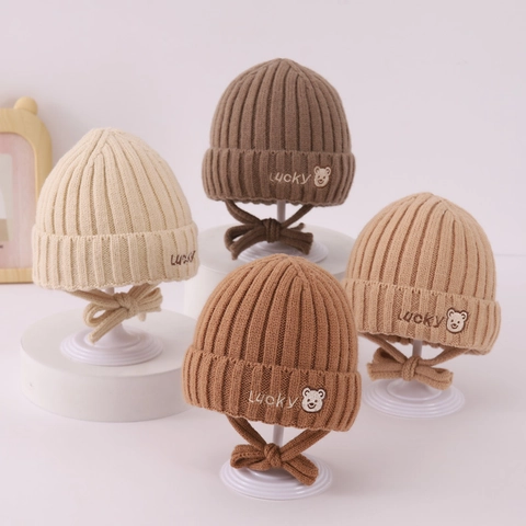 Bonnet En Tricot Chaud Pour Enfants Avec Protection Des Oreilles Broderie Ours Motif Lucky Acrylique Coupe Vent Extérieur