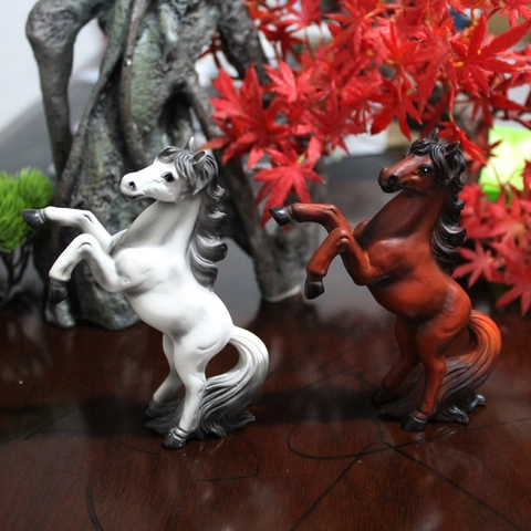 Realistic White And Brown Horse Figurines Synthetic Resin Rearing Animal Models Garden Micro Landscape Desktop Decor