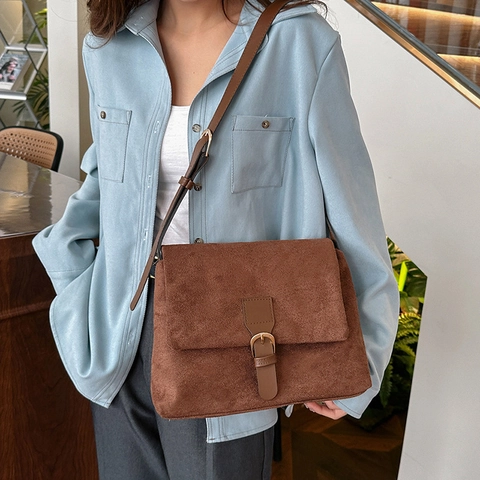 Bolso De Hombro Retro De Gamuza Para Mujer Cuero Sintético Cuadrado Tapa Con Solapa Correa Ajustable Estilo Urbano