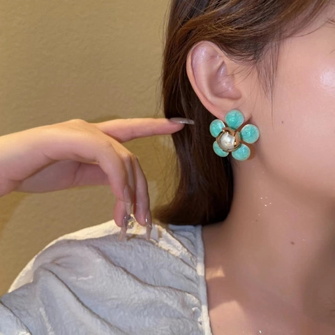 Vintage Camellia Flower Stud Earrings With Silver Earring Post Enamel Artificial Pearl Floral Earrings For Women