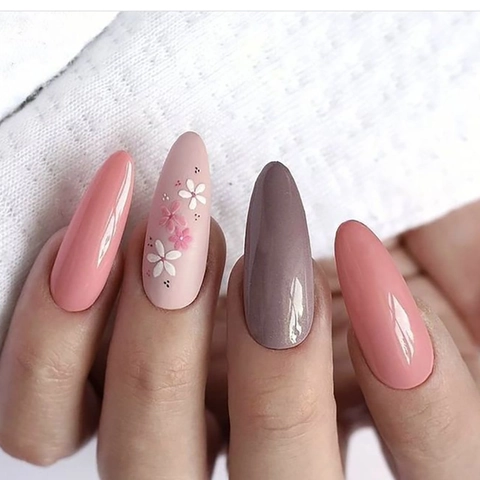 Press On Nagels Amandelvorm Glanzend Mat Bloemenpatroon ABS Kunststof Kunstnagel Tips Manicure Accessoire Voor Vrouwen