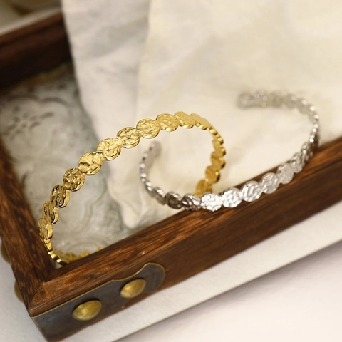 Bracciale Rigido Aperto In Acciaio Inossidabile Martellato Per Donna Placcato Oro 18K Design A Onda Rotonda Irregolare Minimalista Regolabile