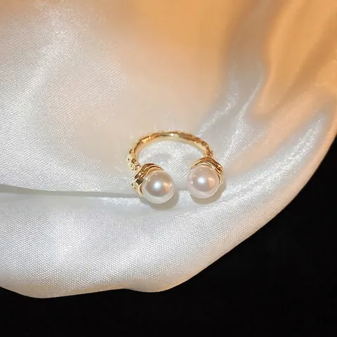 Elegante Anello Aperto Con Doppia Perla Artificial Texture Martellata Lega Regolabile Gioielli Di Moda Minimalista Per Donna