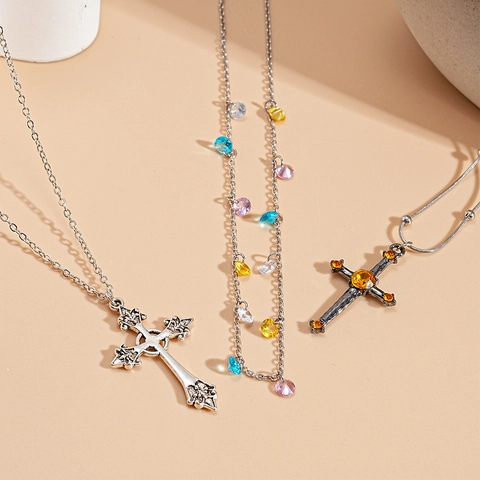 Collier Multi-Rangs Vintage Avec Pendentif Croix En Alliage Strass Et Perles Colorées Bijoux Gothiques Pour Femmes