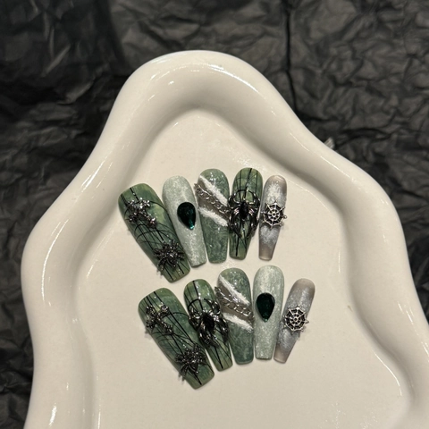 Unghie Finte Gotico Verde Scuro Marmoreo Con Ragno Argento 3D Catena Strass Fatto a Mano Bara Lunga Unghie per Halloween