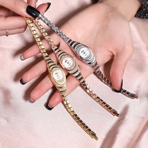 Montre à Quartz Élégante pour Femme avec Strass et Ensemble de Bracelets Étoiles Bracelet en Métal Montre Analogique Bijou