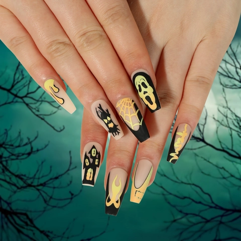 Halloween Aufpressnägel Matt Schwarz Lange Sargform Künstliche Nägel Geist Spinnennetz Flamme Französisches Design