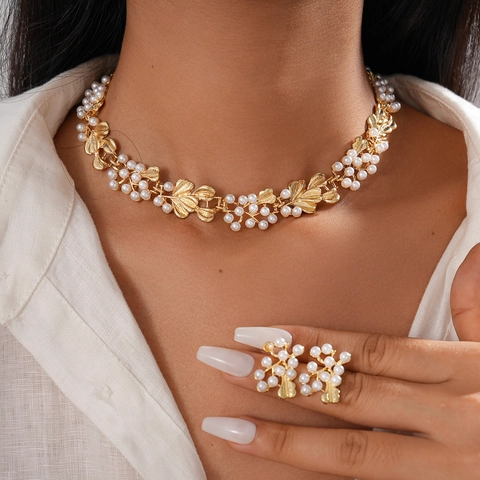 Retro Floral Leaf Imitation Artificial Pearl Alloy Necklace And Earrings With Silver Earring Post Vintage Palace Style Women