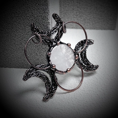 Collana Con Pendente Simbolo Della Dea Della Luna Avvolta In Filo Di Rame Cristallo Di Quarzo Bianco Gioielli Gotici