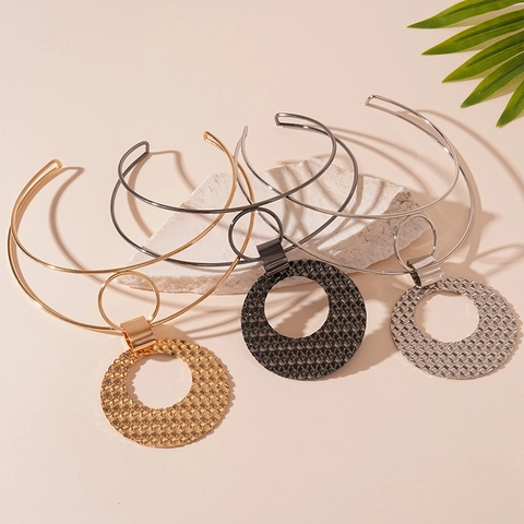 Collar Gargantilla De Doble Capa De Aleación Con Gran Colgante Circular De Textura Tejida Joyería Geométrica Exagerada