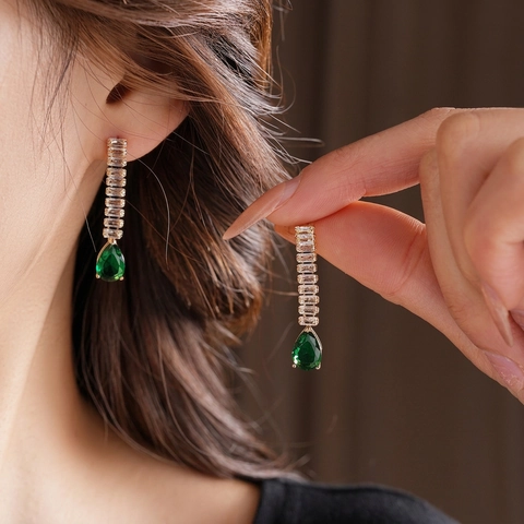 Boucles d'Oreilles Pendantes de Luxe en Zircone Goutte Vert Émeraude Avec Tige en Argent Sterling 925 Cuivre Plaqué Or Longues Boucles d'Oreilles en Cristal Rectangulaire pour Femmes Bijoux de Mariage