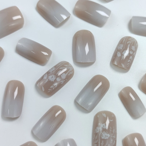 French Gradient Press On Nails Glossy White Floral Pattern Short Square False Nails For Women Elegant Manicure