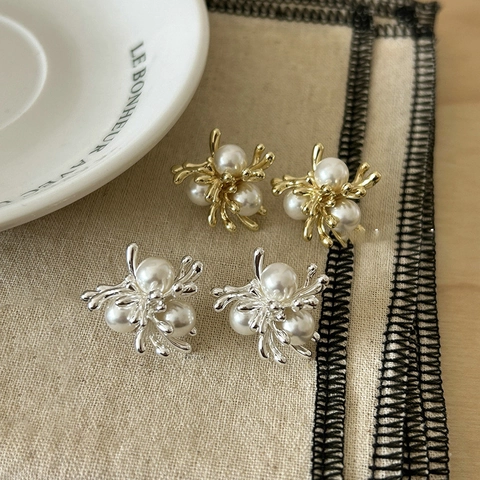 Irregular Branch Artificial Pearl Stud Earrings Alloy 18K Gold Plated With Silver Earring Post French Retro Elegant Women Jewelry