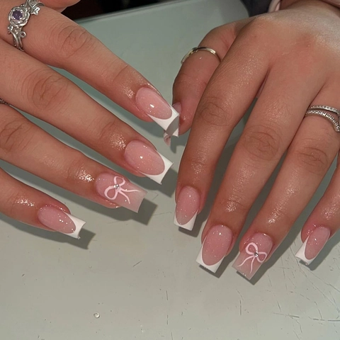 Unghie Finte Artificiali In Stile Francese Con Decorazione Fiocco In Strass Corte Quadrate Rosa Bianco Plastica