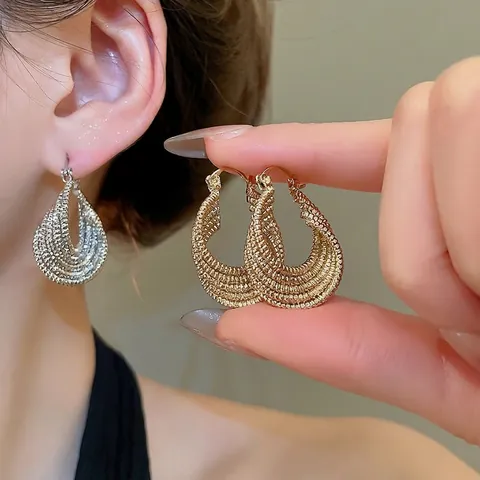 Boucles d'Oreilles Créoles Métalliques Torsadées Multicouches Vintage Design Ovale Texturé Évidé Pour Femmes