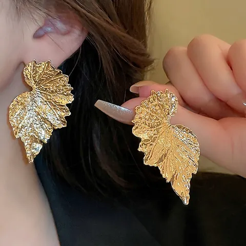 Große Goldene Ohrringe In Blattform Legierung Texturierte Metallische Vintage Statement Damen Mit Silbernen Ohrsteckern