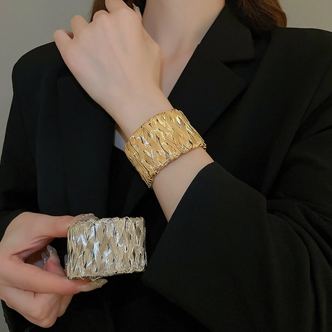 Breiter Offener Armreif Legierung Gedrehtes Kreuz Geometrisch Minimalistischer Statement Schmuck Für Damen