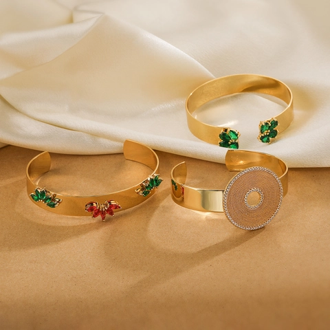 Luxuriöser 18 Karat Vergoldeter Kupfer-Armreif Für Damen Mit Bunten Zirkonia Eingelegter Offener Geometrischer Armband Modeschmuck