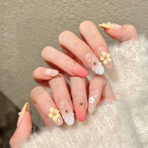 Uñas Postizas Hechas A Mano Flor 3D Textura De Concha Degradado Rosa Naranja Ovaladas Con Decoración De Perlas Artificiales Y Estrellas