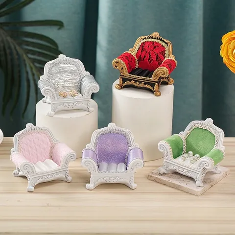 European Vintage Sofa Jewelry Display Stand Resin Fabric Mini Royal Palace Carved Flower Desktop Jewelry Organizer Holder