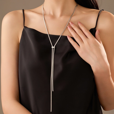 Collier Long Minimaliste en Acier Inoxydable Chaîne Serpent en Forme de Y Avec Gland pour Femmes Réglable Plaqué Or 18K Bijoux Élégants Quotidiens