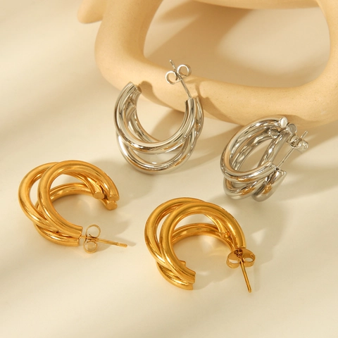 Boucles d'Oreilles Clous Géométriques en Acier Inoxydable à Triple Couche pour Femmes Boucles d'Oreilles Créoles en Forme de C Personnalisées Plaquées Or 18K