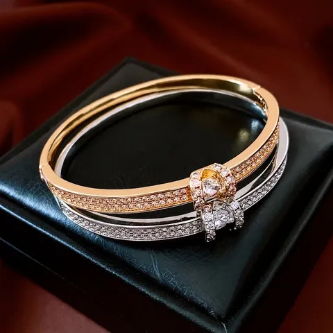 Brazalete Hebilla Ovalada Cobre Chapado En Oro 18K Pavé Circonita Lujo Elegante Joyería De Moda Para Mujeres