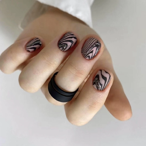 Unghie Finte Press On Opache Nero Motivo A Onde Glitter Argento Quadrato Arrotondato Corto