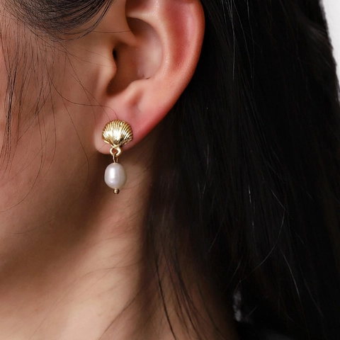 Boucles d'Oreilles Pendantes Coquillage Perle d'Eau Douce Vintage Français pour Femme Cuivre Électroplaqué Coquillage Doré avec Tige en Acier
