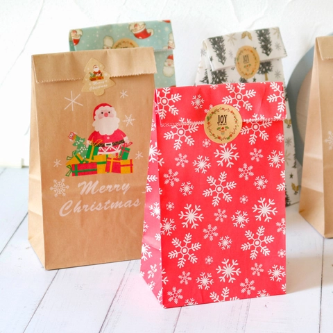 Christmas Gift Bags Kraft Paper Candy Treat Bags With Sealing Stickers Holiday Party Cartoon Patterns Santa Snowman Snowflake