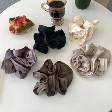 Elegant Large Satin Scrunchie Ruffle Lettuce Trim Satin Texture Elastic Hair Tie French Vintage Ponytail Holder For Women