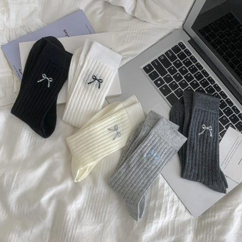 Damen Baumwolle Crew Socken Gerippt Stricken Schleife Stickerei Balletcore Süß Lässig Schweißabsorbierend