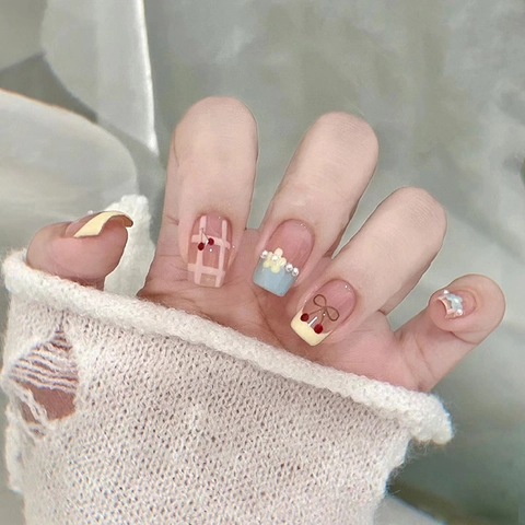 Sweet Press On Nails Artificial Pearl Floral Bow Cherry Plaid Design Cute Artificial Fingernails For Daily Manicure