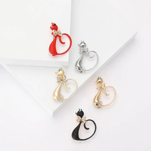 Spilla Gatto in Lega di Moda con Strass e Fiocco Smaltato Animale Corsage Pin Gioielli Regalo per Donne Ragazze Accessorio per Zaino