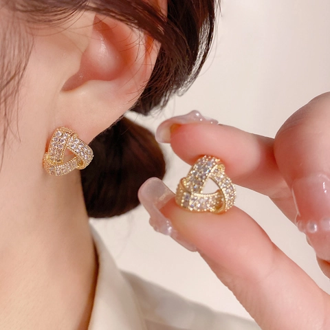 Orecchini a Bottone Delicati con Nodo a Triangolo Geometrico per Donna in Rame Placcato Oro Vero Zirconia Gioielli di Moda Minimalista