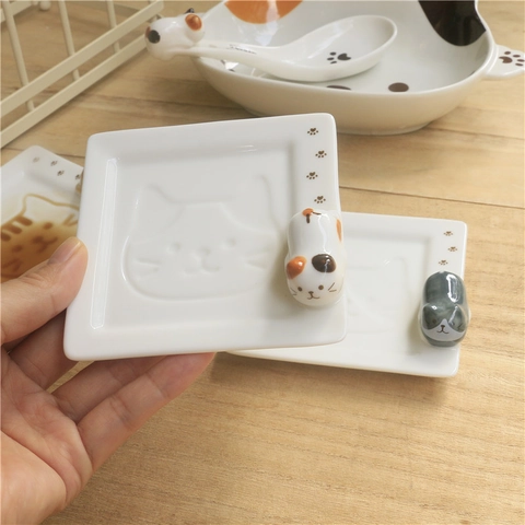 Cute Japanese Style Ceramic Cat Sauce Dish Hand-Painted 3D Embossed Mini Soy Sauce Saucer For Sushi Hotpot Vinegar Seasoning