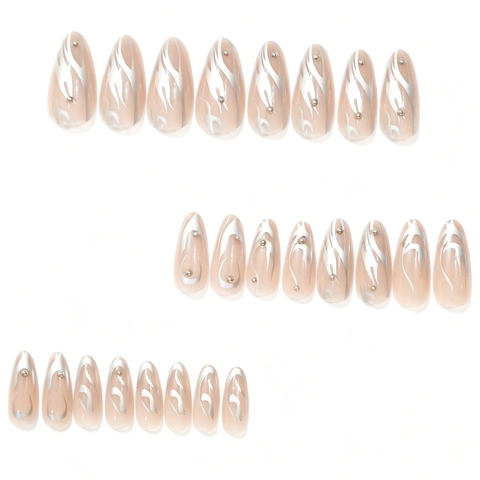 Press On Nägel Lange Mandelform Nude Rosa Mit Silbernem 3D Flammenmuster Metallperlen Y2K Cool Girl Falsche Nagelspitzen