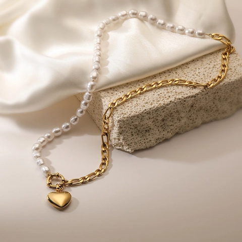 Collana in Rame Placcato Oro 18K per Donna Ciondolo a Cuore con Perla Artificial Barocca Bianca Chiusura a Scomparsa Gioielli
