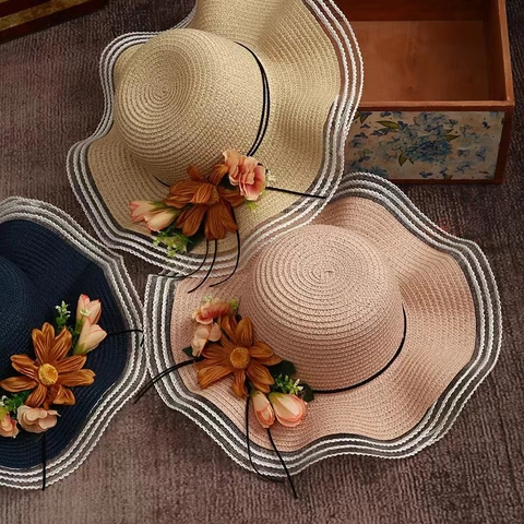 Women Wide Brim Straw Sun Hat With Sunflower Floral Decoration Lace Edge Wavy Summer Beach Travel Fashion Accessory