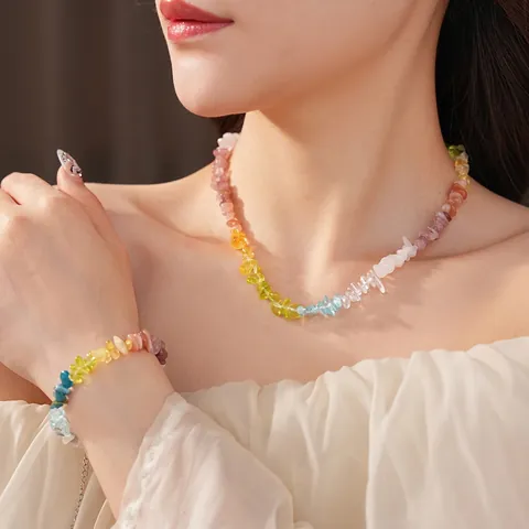 Regenboog Natuursteen Halsketting En Armband Titaniumstaal Onregelmatige Grindkralen Bohemian Strandvakantie Voor Dames