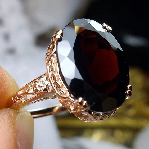 Retro Palace Style Oval Zircon Ring Copper Filigree Flower Design Jewelry For Women Luxury Elegant Vintage Accessory