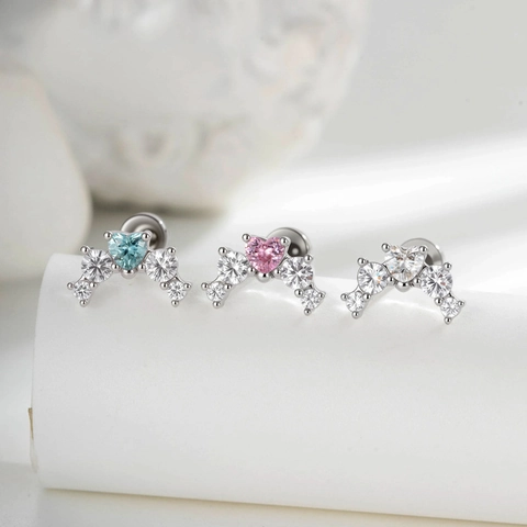 Orecchino Cartilagine Curvo Cuore Zircone Acciaio Al Titanio Chiusura A Vite Gioielli Piercing Per Donna Minimalista