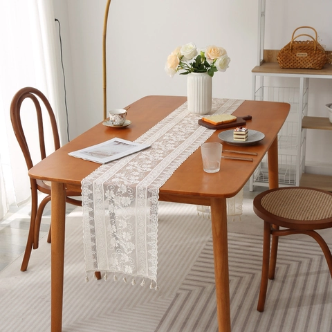 Elegant Crochet Lace Table Runner Polyester Hollow Floral Pattern With Tassel Fringe Nordic Vintage Dining Decor