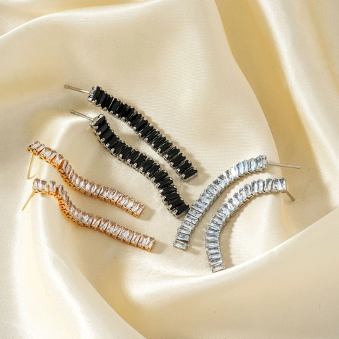 Elegante Geometrische Koperen Zirconia Kwastje Hangende Oorbellen Voor Vrouwen Mode Sieraden Lange Gebogen Oorknopjes