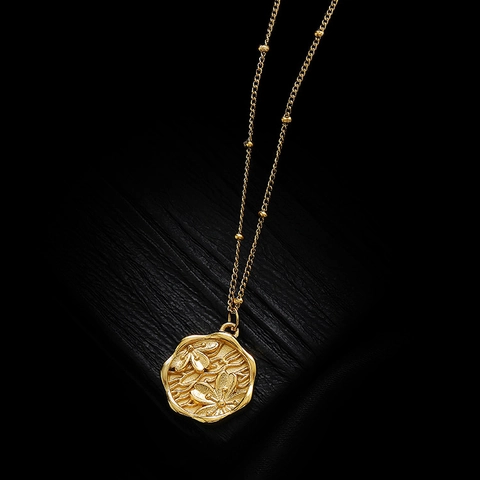 Peach Blossom Embossed Round Pendant Necklace Women Gold Plated Stainless Steel Beaded Clavicle Chain Vintage Elegant Jewelry