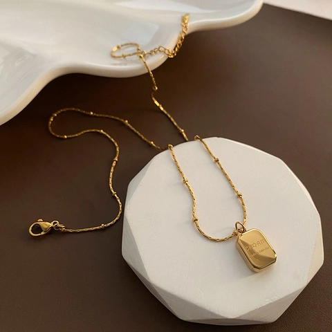 Collar de Colgante de Letra de Bloque Cuadrado de Oro Vintage Acero de Titanio Minimalista Geométrico Cadena de Clavícula Joyería Mujer