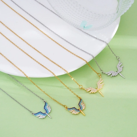 Lussuosa Collana Con Ciondolo a Cuore Ali d'Angelo in Rame per Donna Strass Intarsiato Catena a Clavicola di Moda Galvanica Regalo Gioielli