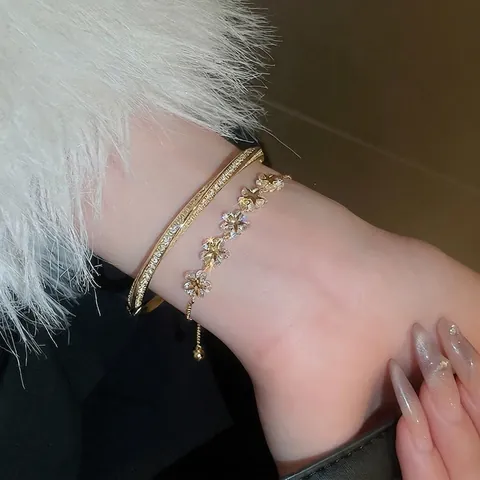 Pulsera Brazalete Circones Flor Estrella Elegante Joyería Cobre Bañado Oro Retorcido Pavé Exquisito Para Mujeres Accesorios Lujo