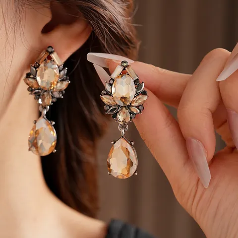 Vintage Waterdrop Dangle Earrings Rhinestone Alloy Jewelry With Silver Earring Post For Women Wedding Party Baroque Style