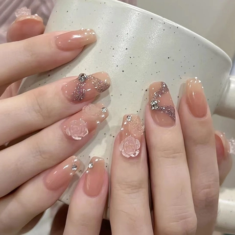 Press On Nails Longue Forme Cercueil Dégradé Rose Nude Avec Fleurs De Camélia En Trois Dimensions Strass Paillettes Manucure